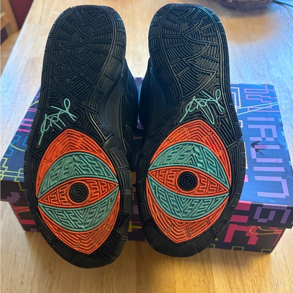 Nike Men’s Kyrie 6 Shot Clock Athletic Sneakers - Picture 5 of 6